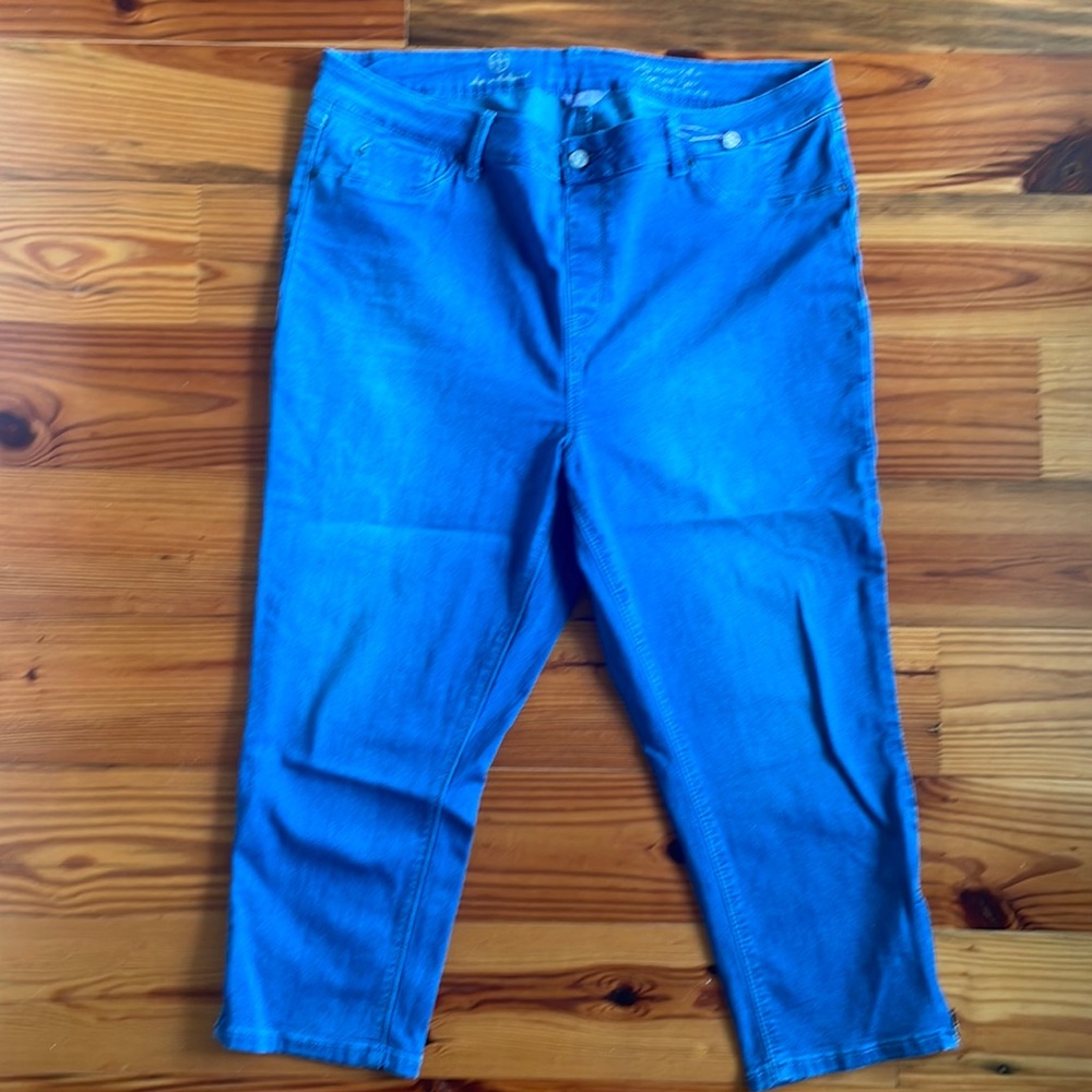 Hot in Hollywood Capri jeans 1X